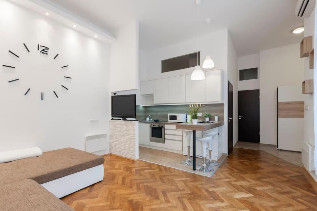 Szent Istvan Ter 4 Next To Basilica A 1 Bedroom Budapeste Exterior foto