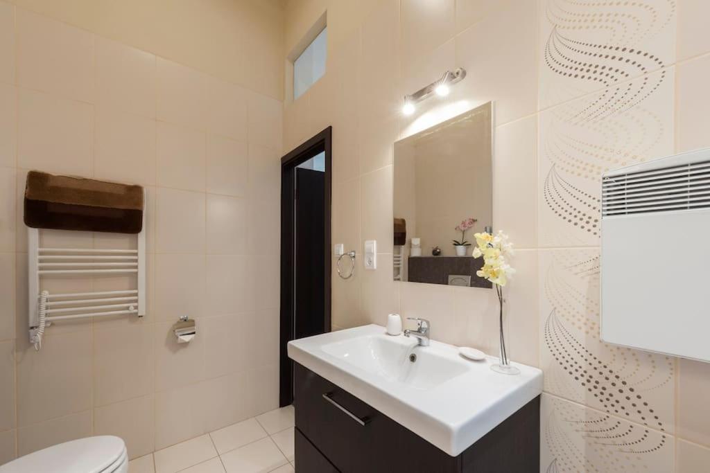 Szent Istvan Ter 4 Next To Basilica A 1 Bedroom Budapeste Exterior foto